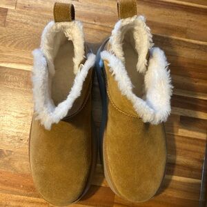 Koolaburra Tan Kids Boots with White Fur